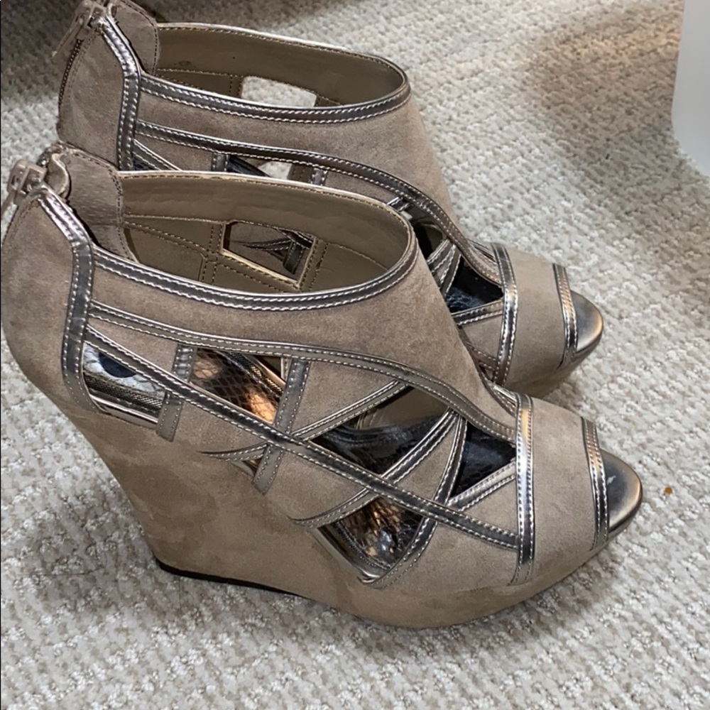 Gianni Bini silver and gray suede platform wedges